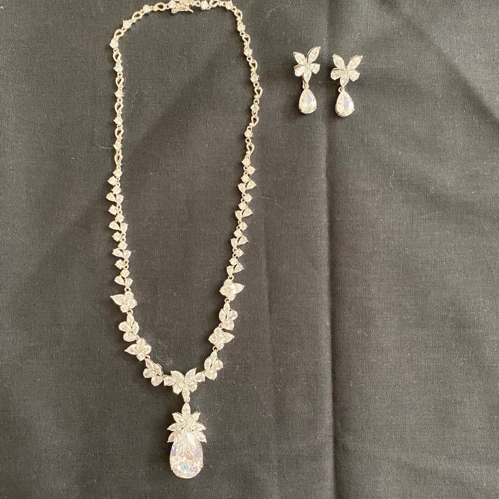 CZ luxury pineapple necklace/earring set. NWOT.